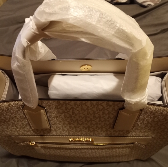 Michael kors kenly Large Tote Bag (Light Cream) - Picture 2 of 4